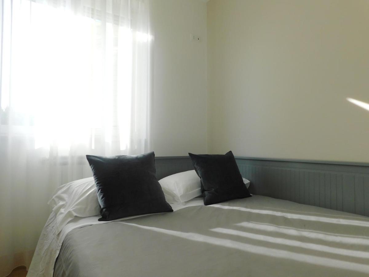 Villa Maria - Apartments In Villa With Pool Полиняно а Маре Екстериор снимка
