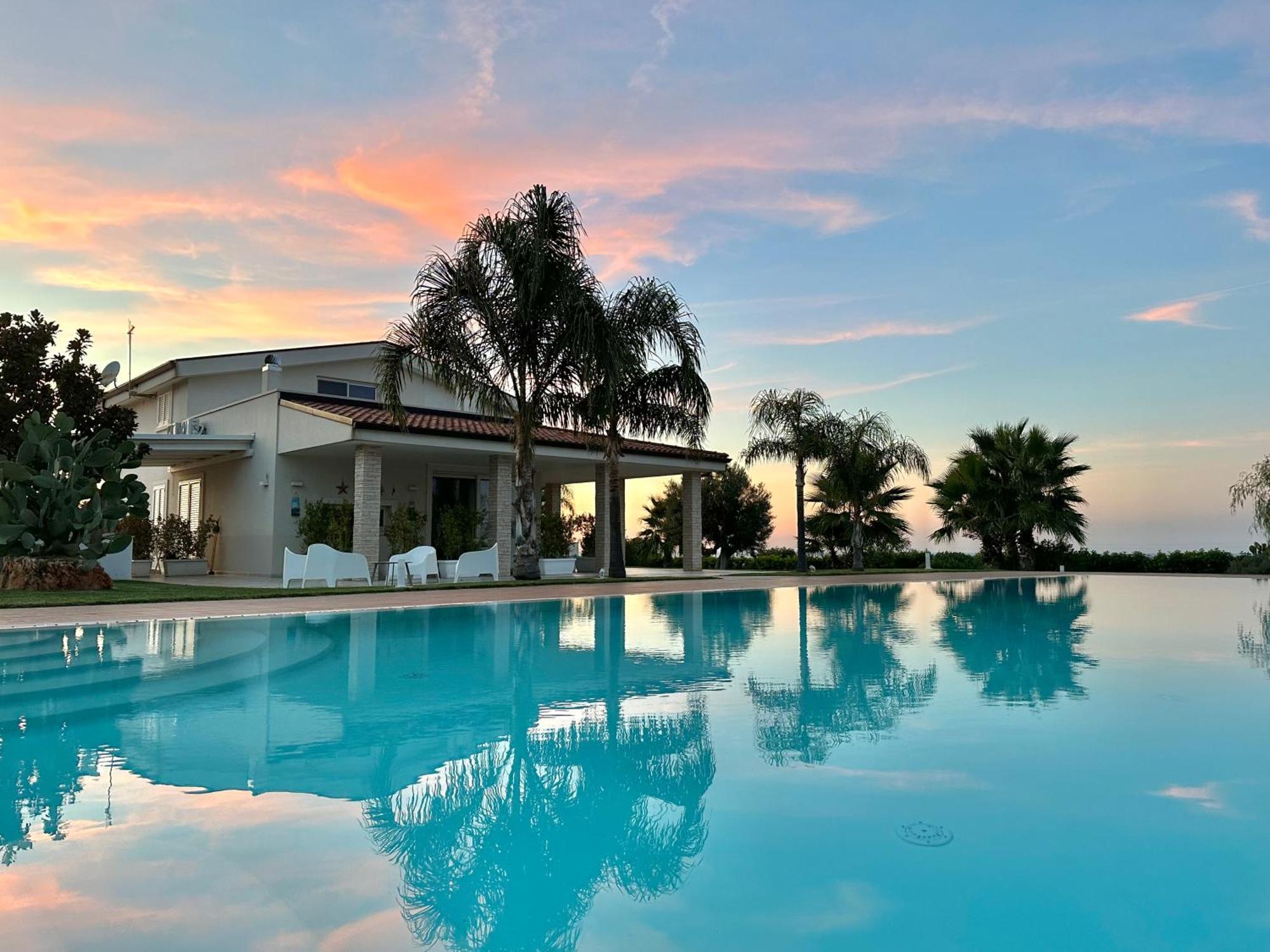 Villa Maria - Apartments In Villa With Pool Полиняно а Маре Екстериор снимка